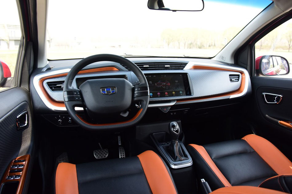 2017款 1.3L 自动玩家版 内饰