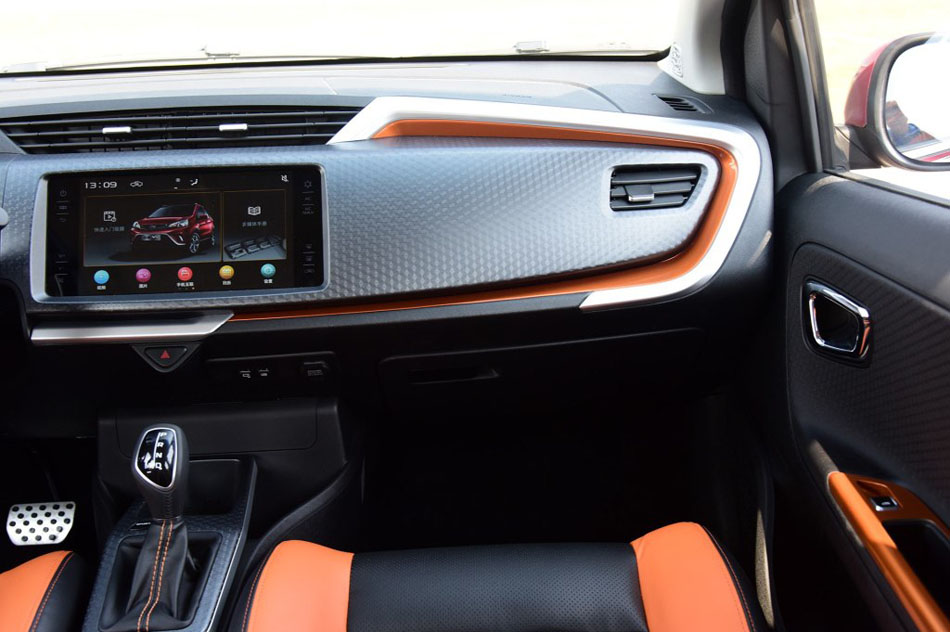 2017款 1.3L 自动玩家版 内饰