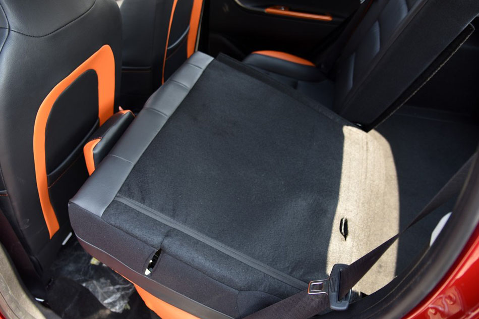 2017款 1.3L 自动玩家版 座椅空间