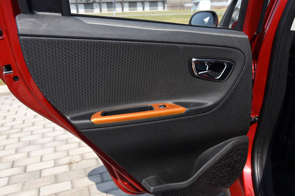 2017款 1.3L 自动玩家版 座椅空间