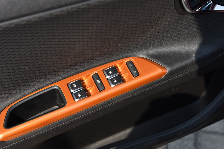 2017款 1.3L 自动玩家版 座椅空间