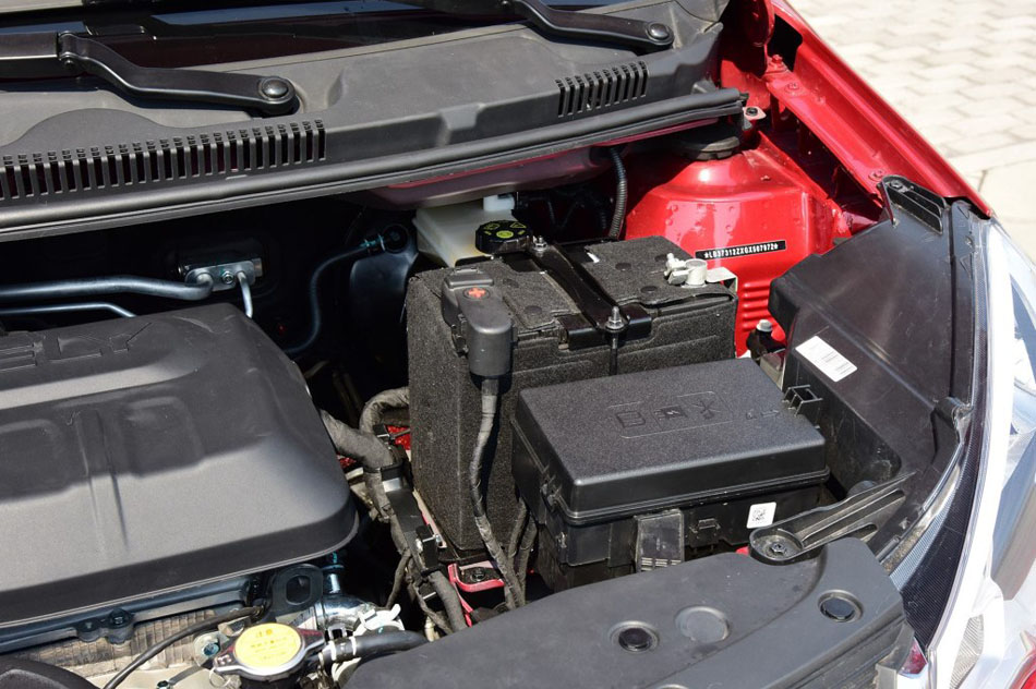 2017款 1.3L 自动玩家版 引擎地盘