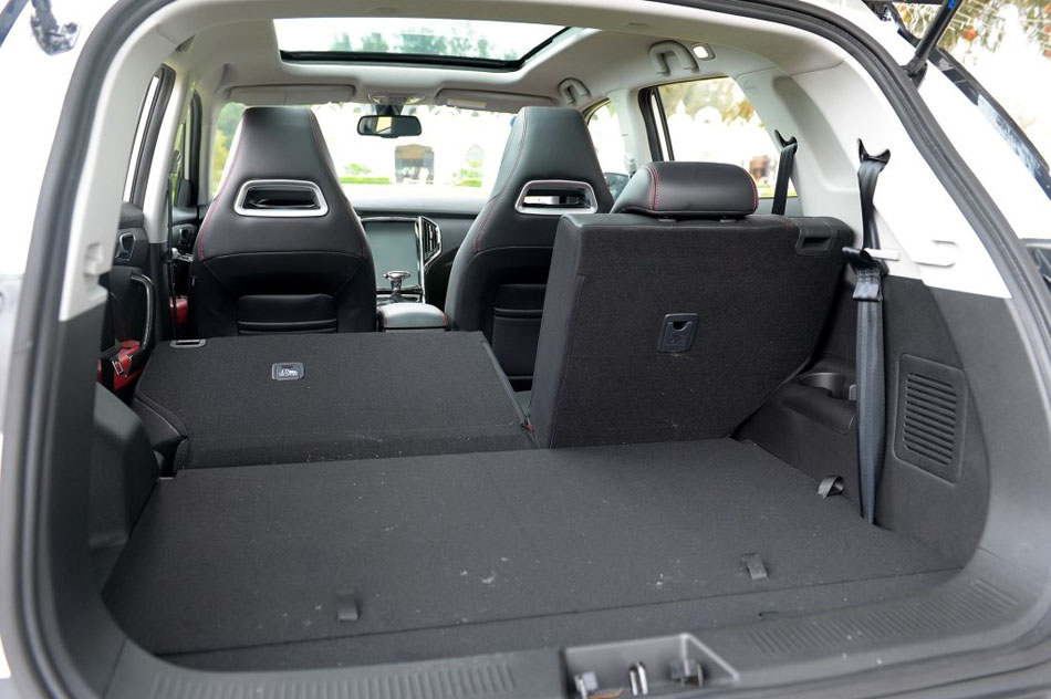 2017款 1.5L CVT尊贵型 座椅空间