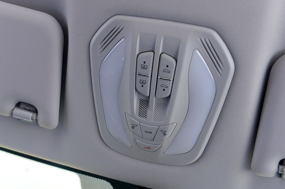 2017款 1.5L CVT尊贵型 座椅空间