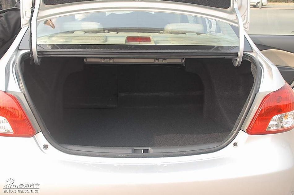 新威驰后备厢