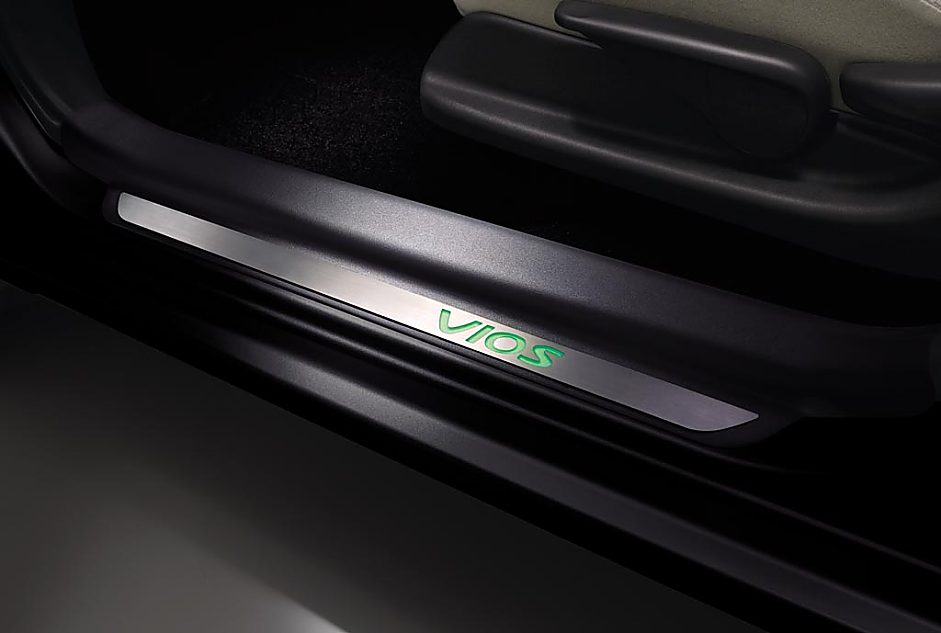 新威驰GL-i特别限量版－迎宾照明踏板