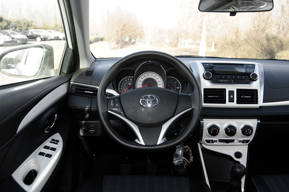 2015款 1.5L 手动智享星光版 内饰