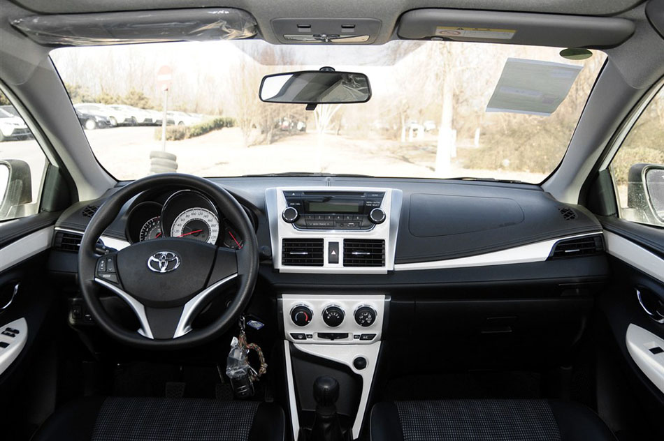 2015款 1.5L 手动智享星光版 内饰