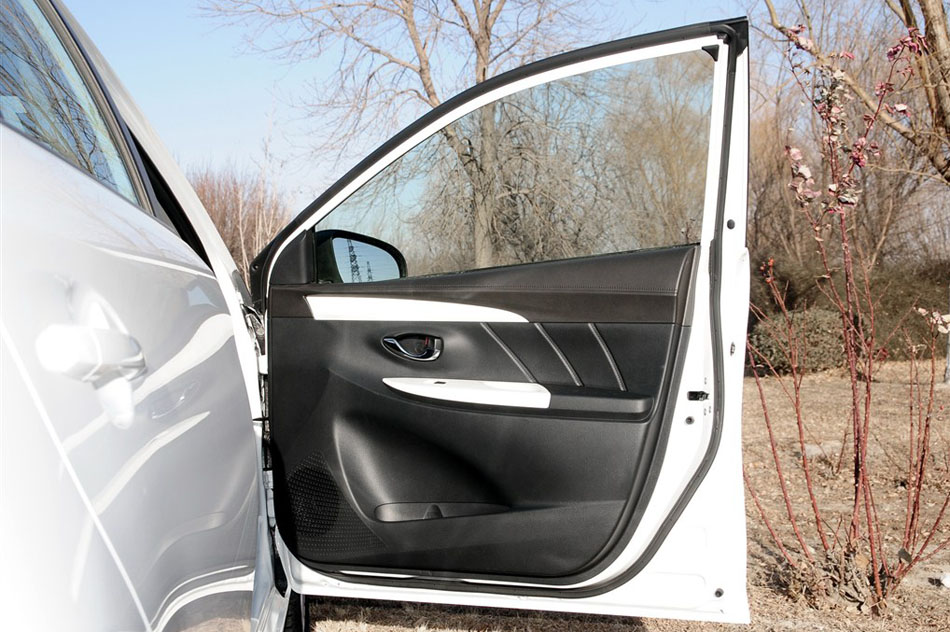 2015款 1.5L 手动智享星光版 座椅空间