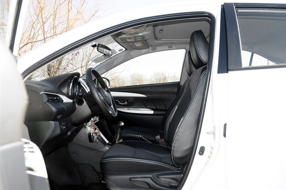 2015款 1.5L 手动智享星光版 座椅空间