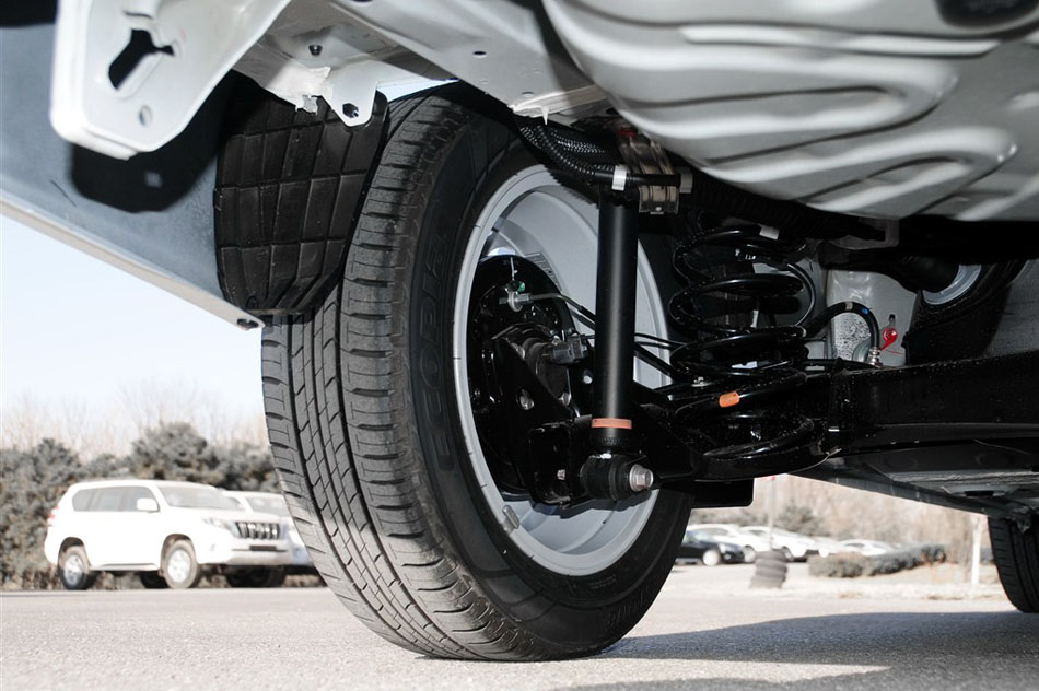 2015款 1.5L 手动智享星光版 引擎底盘