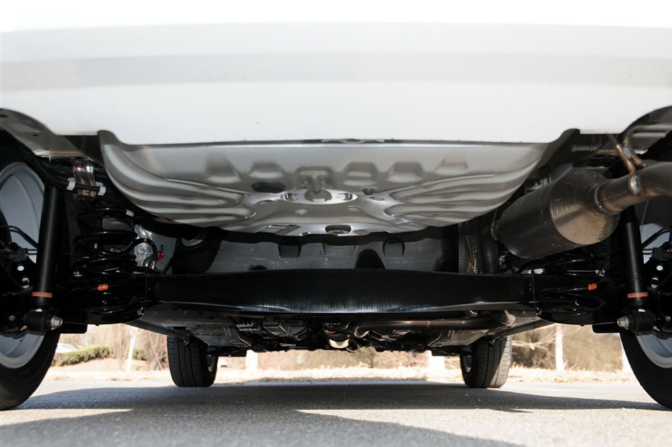 2015款 1.5L 手动智享星光版 引擎底盘