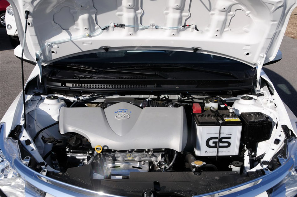 2015款 1.5L 手动智享星光版 引擎底盘