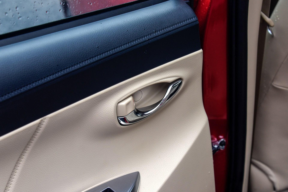 2017款 1.5L CVT尊行版 座椅空间