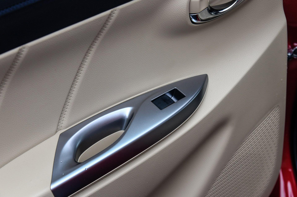 2017款 1.5L CVT尊行版 座椅空间