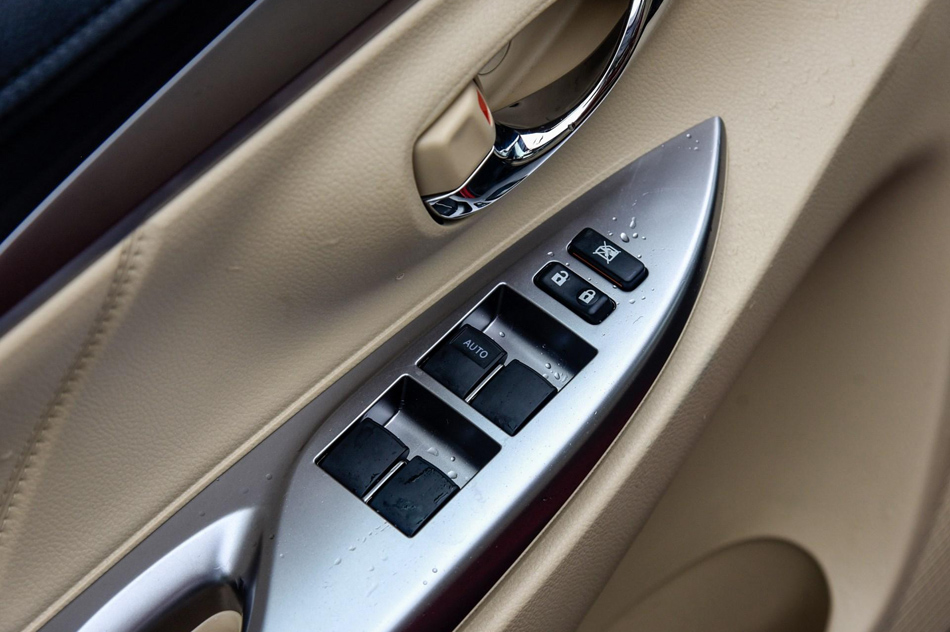 2017款 1.5L CVT尊行版 座椅空间