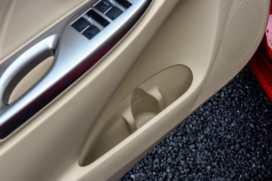 2017款 1.5L CVT尊行版 座椅空间