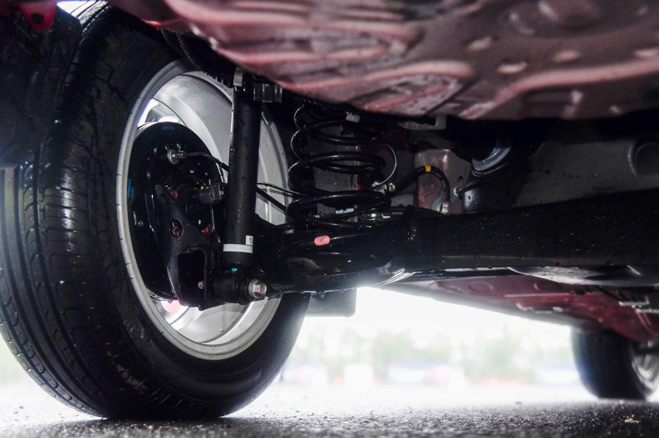 2017款 1.5L CVT尊行版 引擎底盘