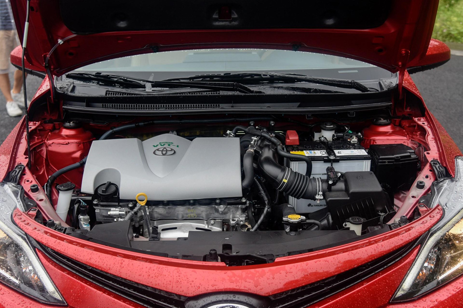 2017款 1.5L CVT尊行版 引擎底盘