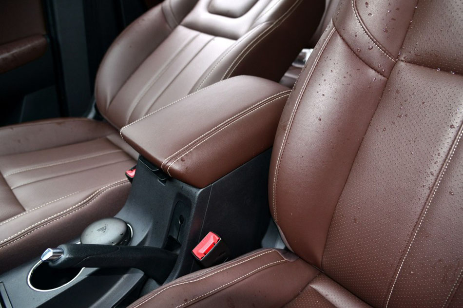 2017款 1.5T 手动豪华型 座椅空间