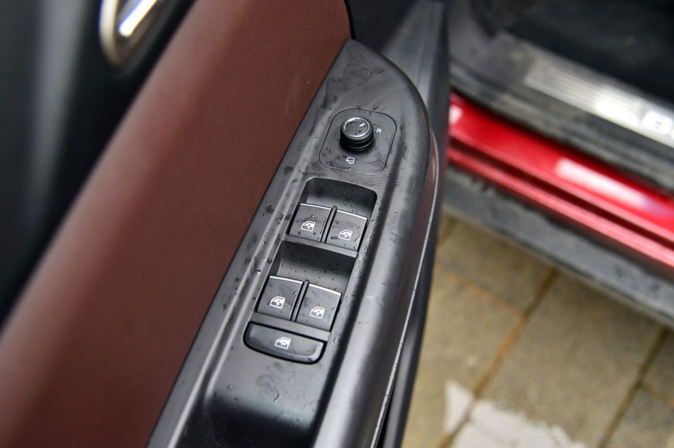 2017款 1.5T 手动豪华型 座椅空间