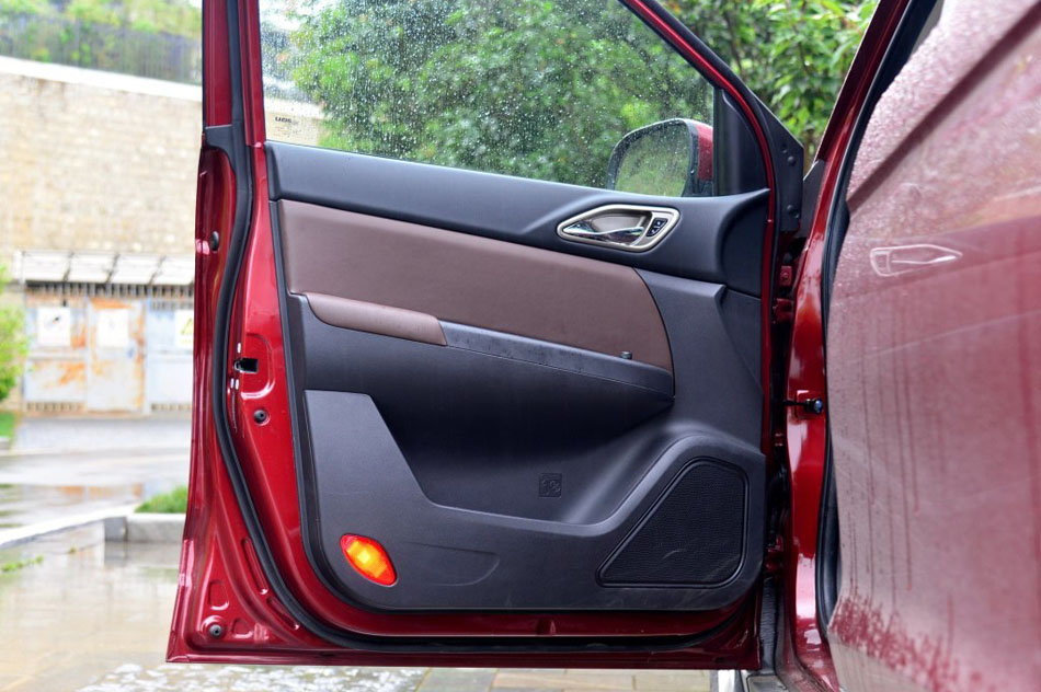 2017款 1.5T 手动豪华型 座椅空间