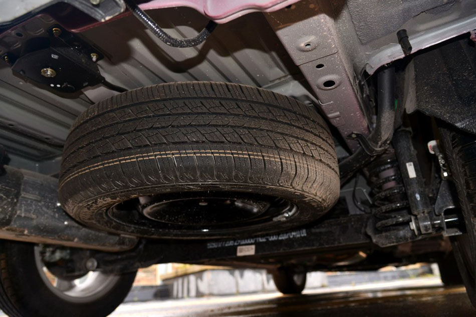 2017款 1.5T 手动豪华型 引擎地盘