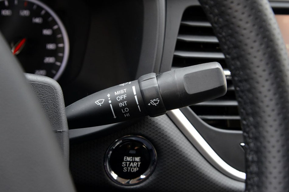 2017款 1.6L 手动锋锐版 内饰