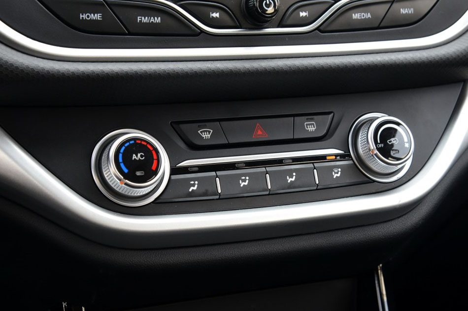 2017款 1.6L 手动锋锐版 内饰