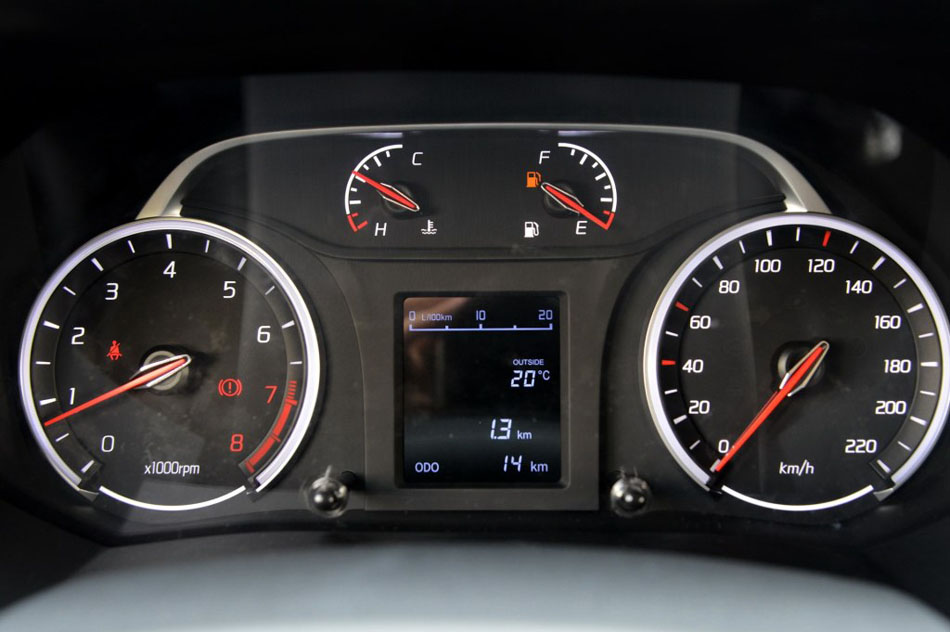 2017款 1.6L 手动锋锐版 内饰