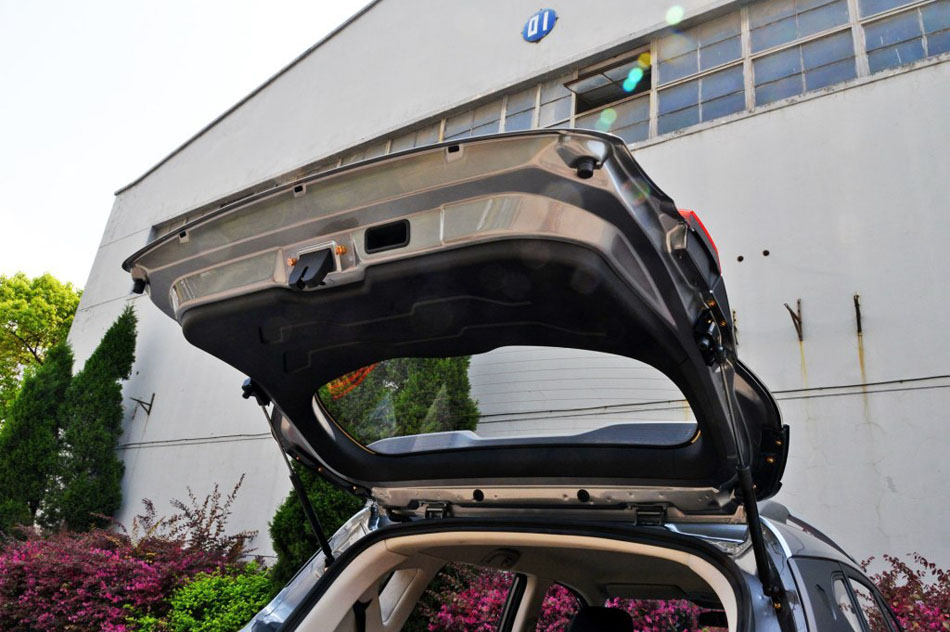 2017款 1.6L 手动锋锐版 座椅空间