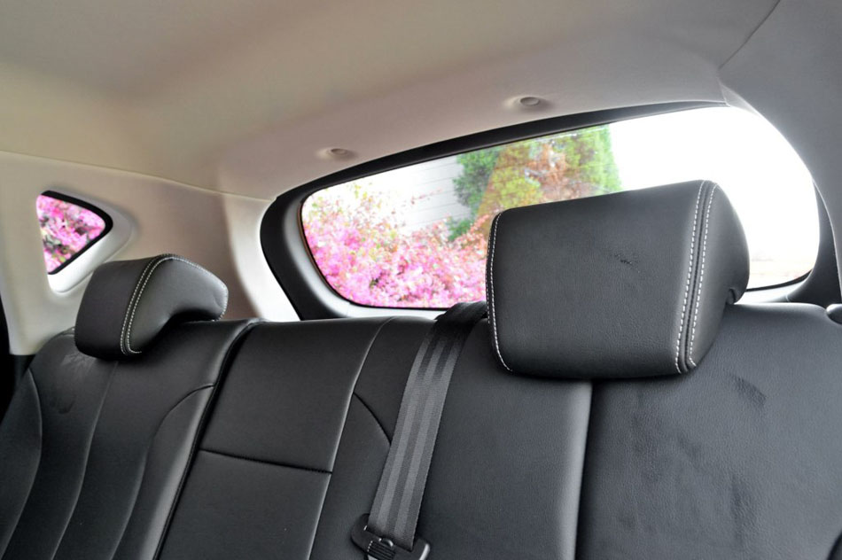 2017款 1.6L 手动锋锐版 座椅空间