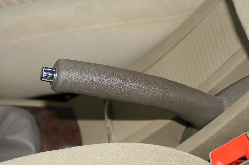 上海通用凯越旅行版驻车制动器