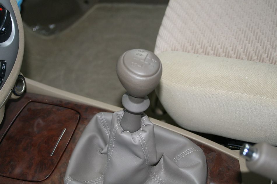 上海通用凯越旅行版变速杆