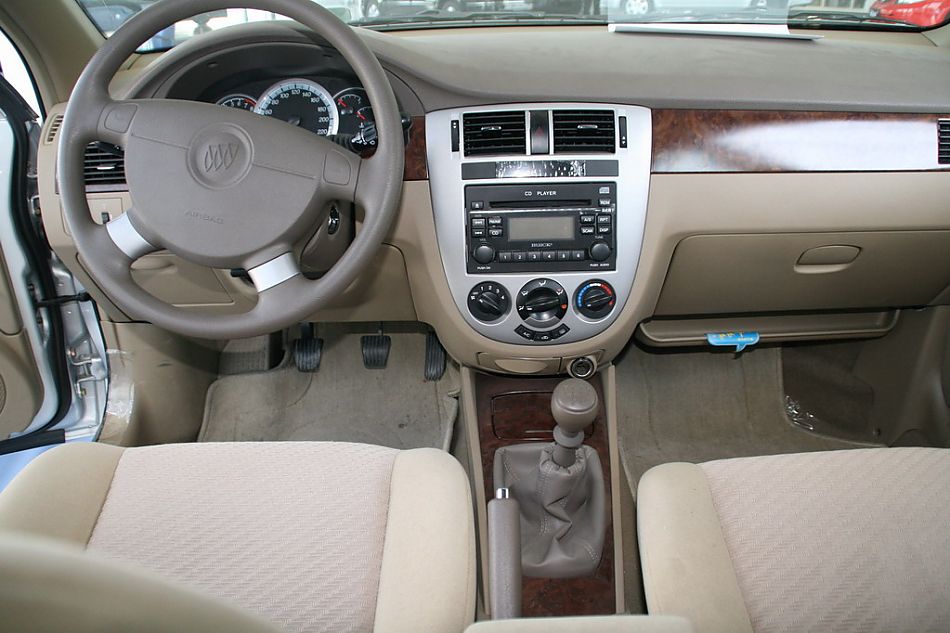 上海通用凯越旅行版内饰