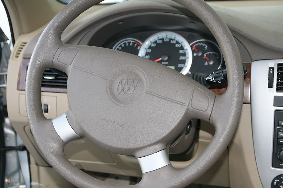 上海通用凯越旅行版方向盘