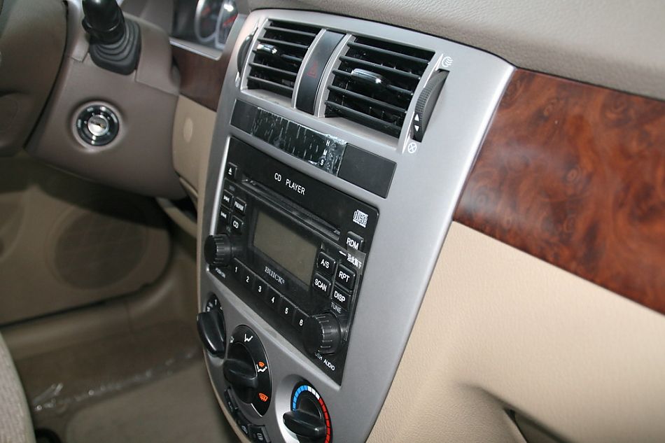 上海通用凯越旅行版中控台