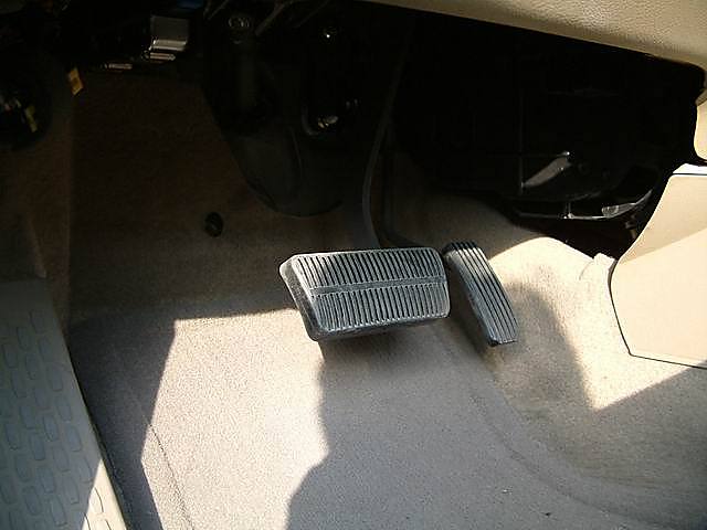 上海通用别克凯越内饰踏板