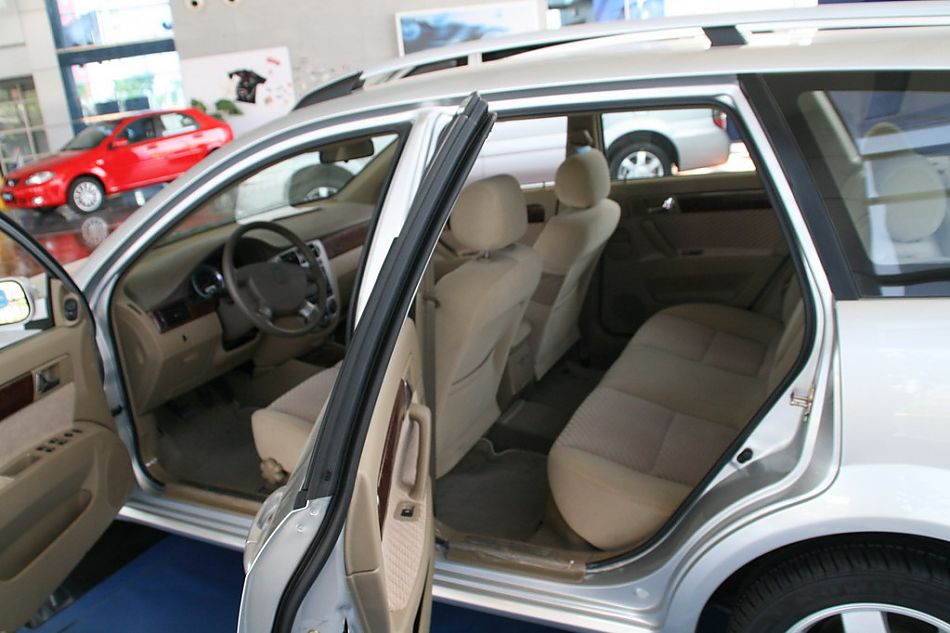 上海通用凯越旅行版内饰