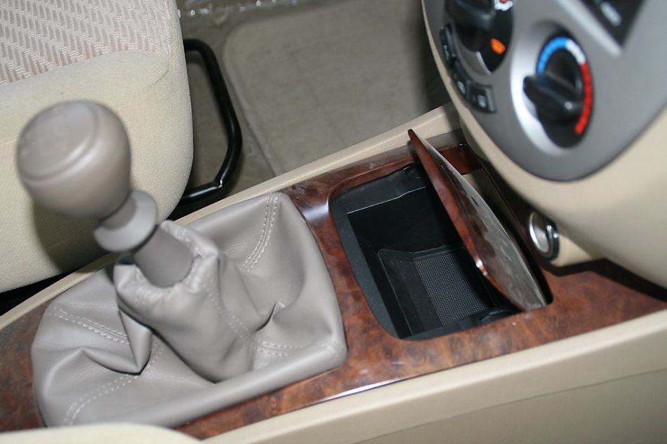 上海通用凯越旅行版变速杆