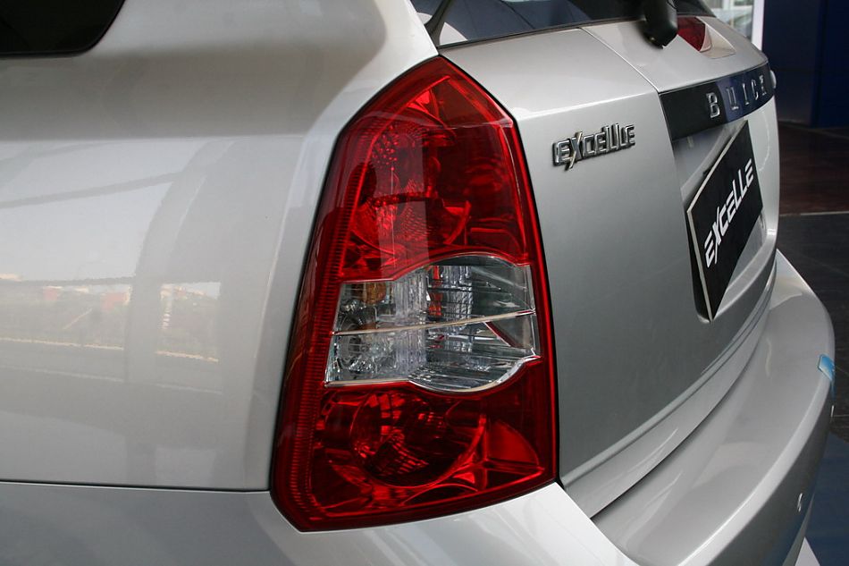 上海通用凯越旅行版尾灯