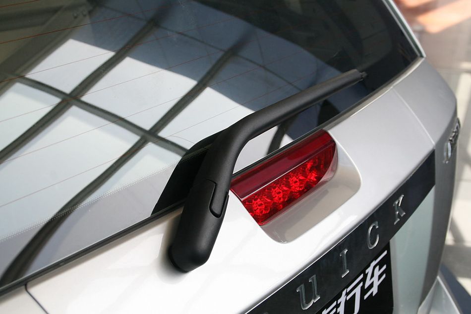 上海通用凯越旅行版尾部