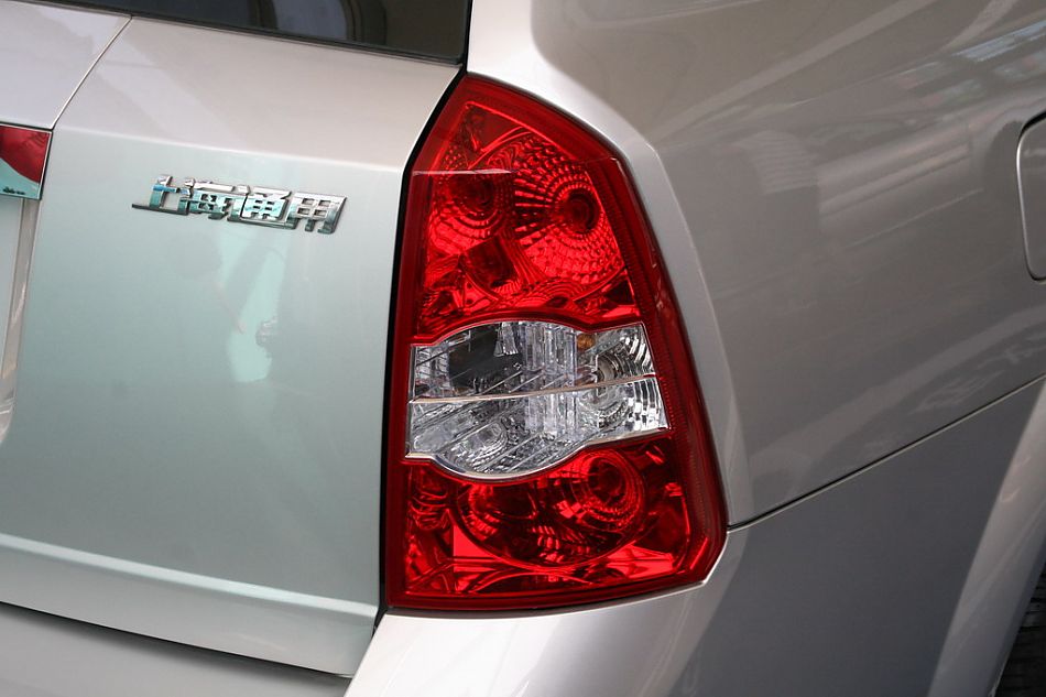 上海通用凯越旅行版尾灯