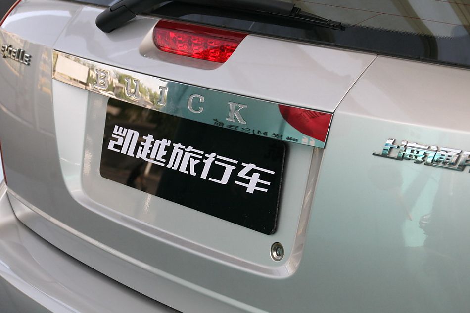 上海通用凯越旅行版尾部