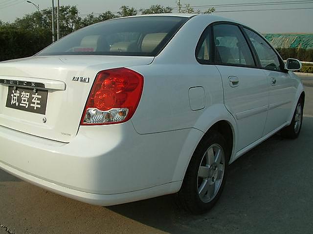 上海通用别克凯越尾灯