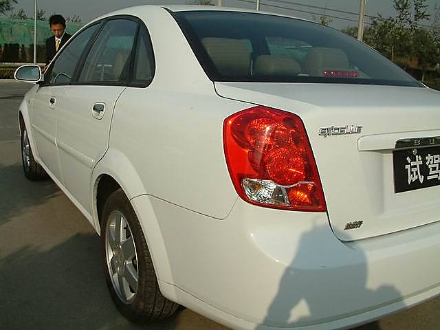 上海通用别克凯越尾灯