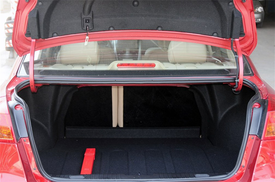 2013款 1.5L AT 经典型 座椅空间