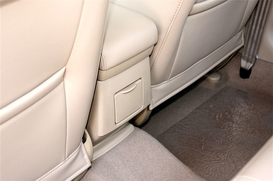 2013款 1.5L AT 经典型 座椅空间