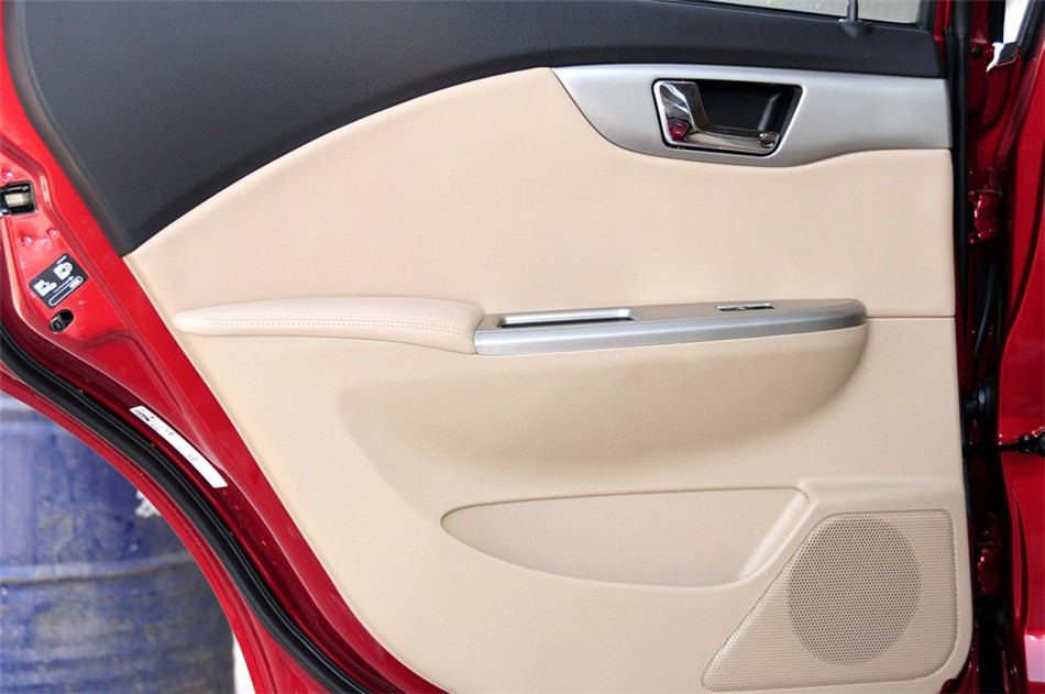 2013款 1.5L AT 经典型 座椅空间