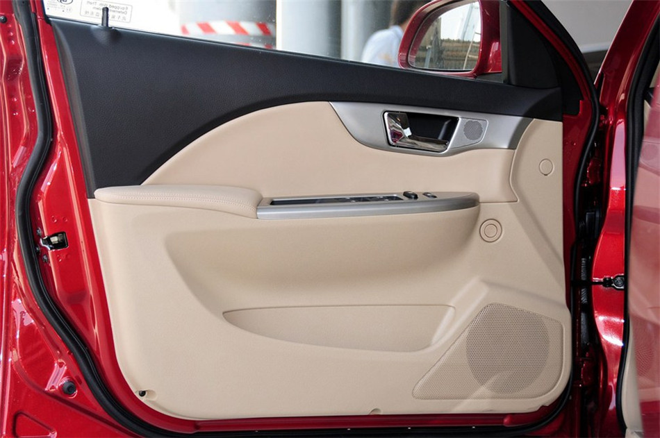 2013款 1.5L AT 经典型 座椅空间